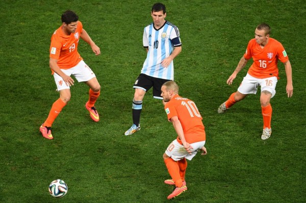 曼联球迷抗议梅西转会，狂言退票抵制的简单介绍