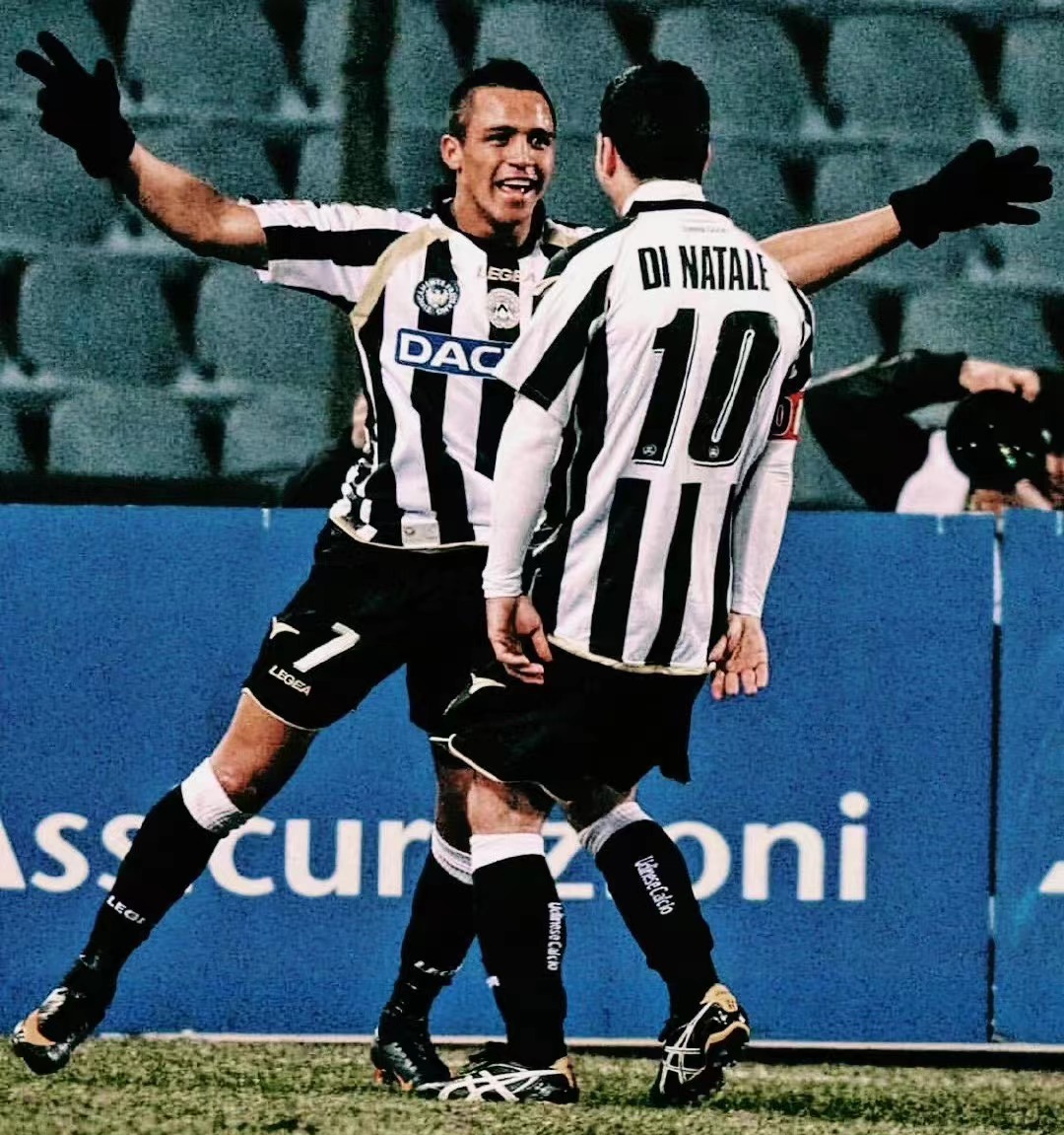 包含桑切斯奉献精彩助攻，协助球队逆转取胜的词条