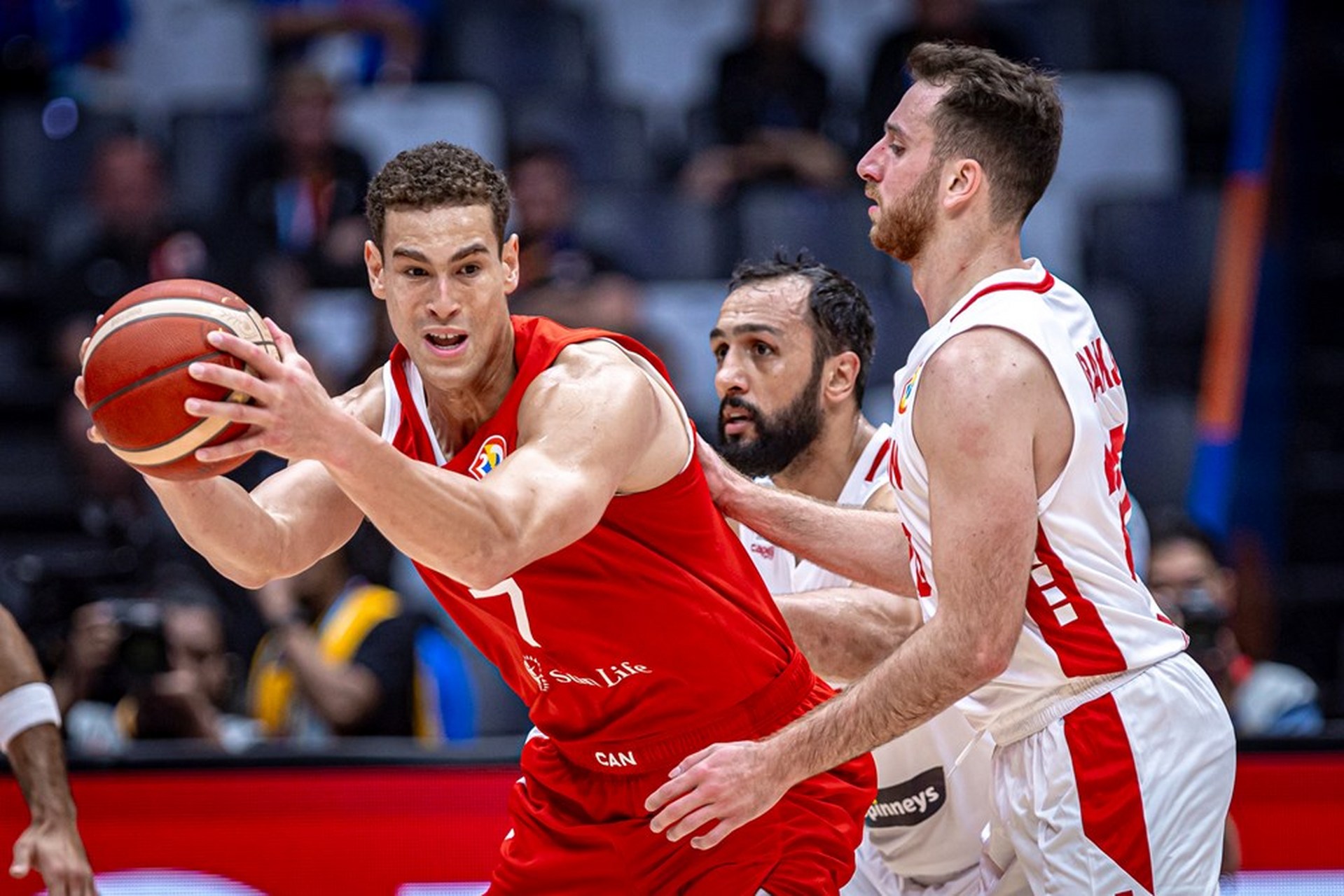 加拿大队在比赛中取得令人印象深刻的胜利