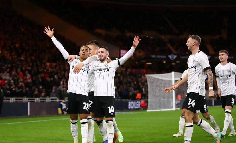 包含德比郡客场逆转，提升保级前景！的词条