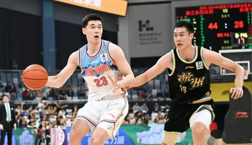 新疆队力挫广东队，取得胜利的简单介绍