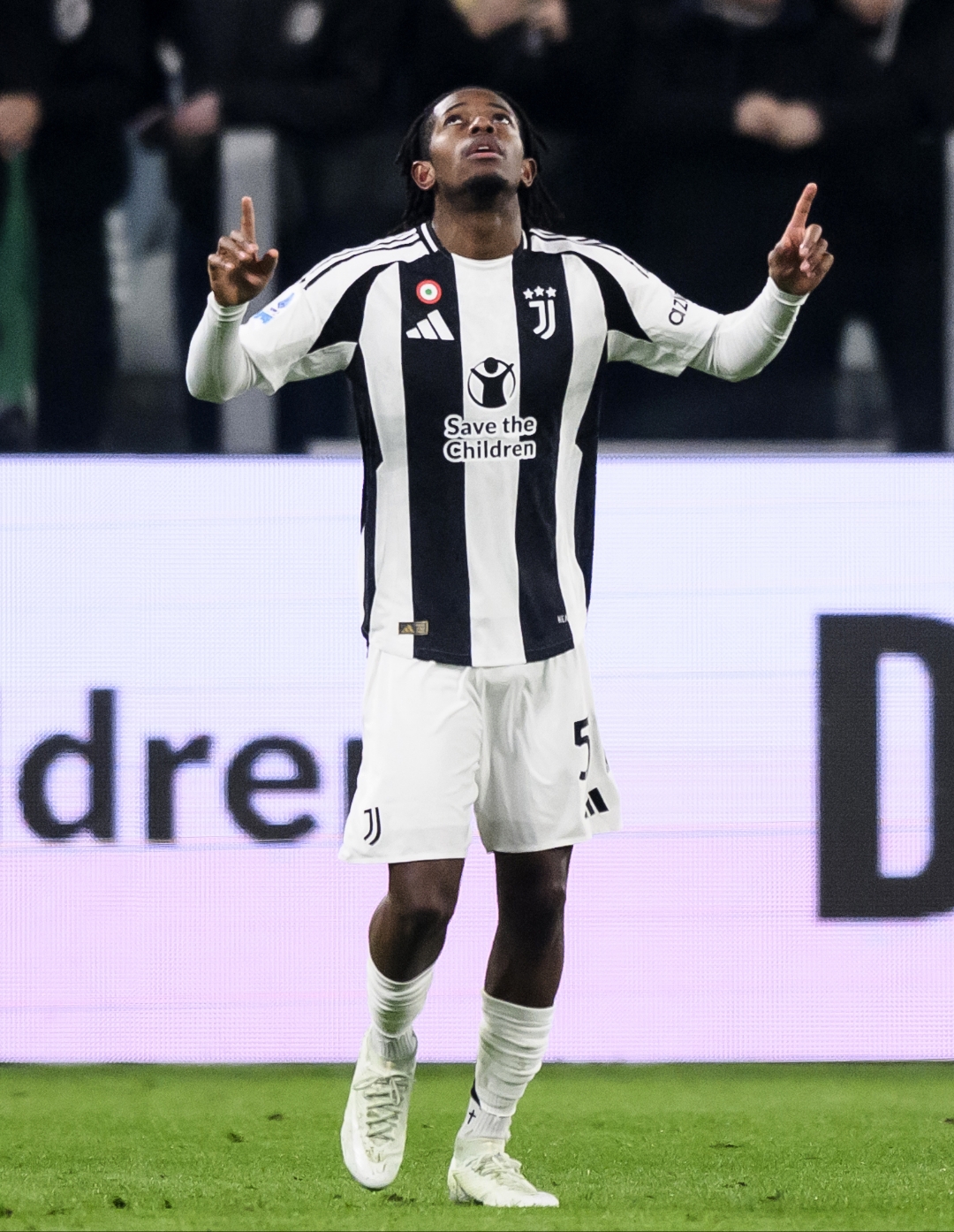 包含尤文图斯客场-逼平马德里竞技，梅开二度的词条