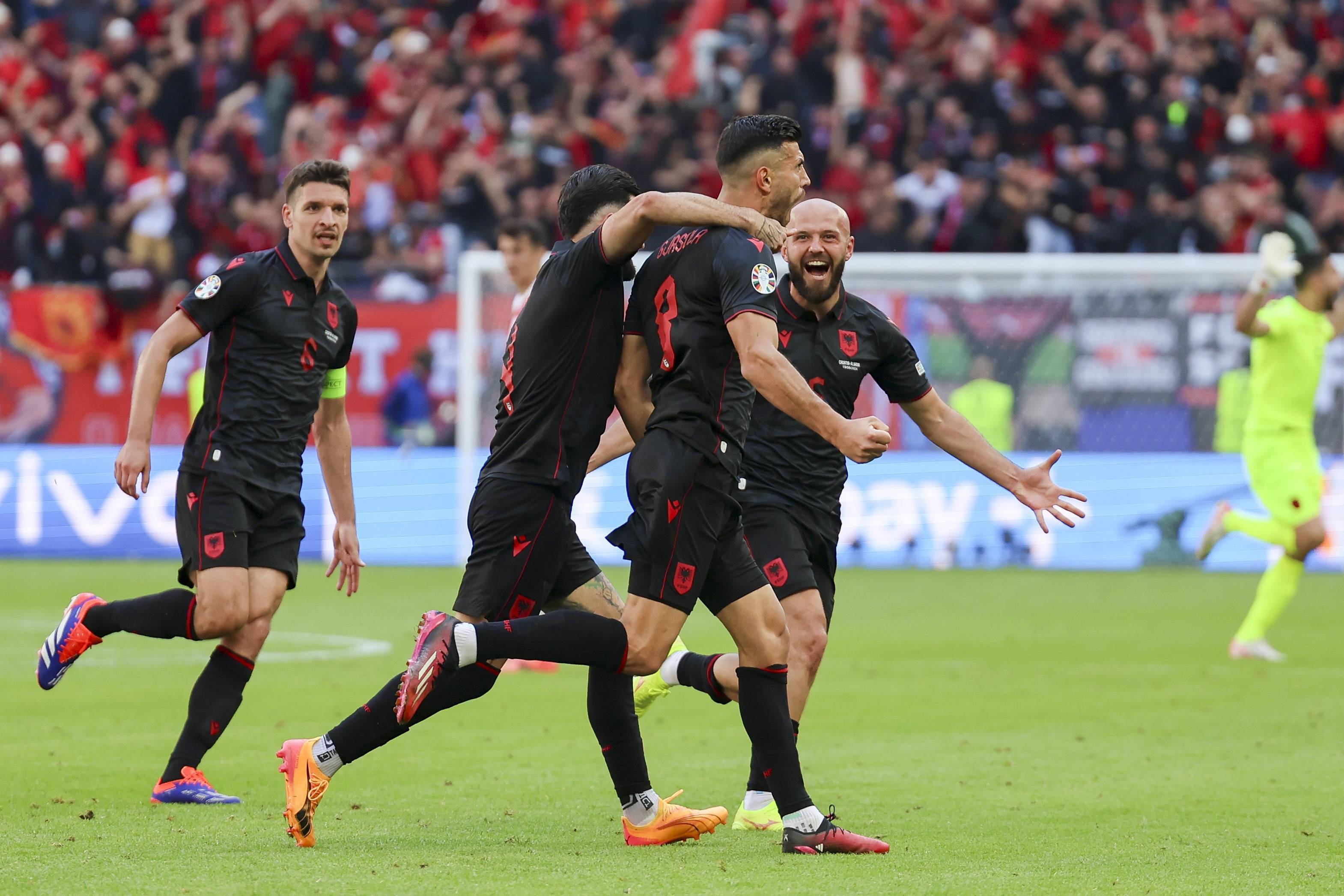 关于瑞典大胜克罗地亚，欧洲杯资格战火激烈的信息