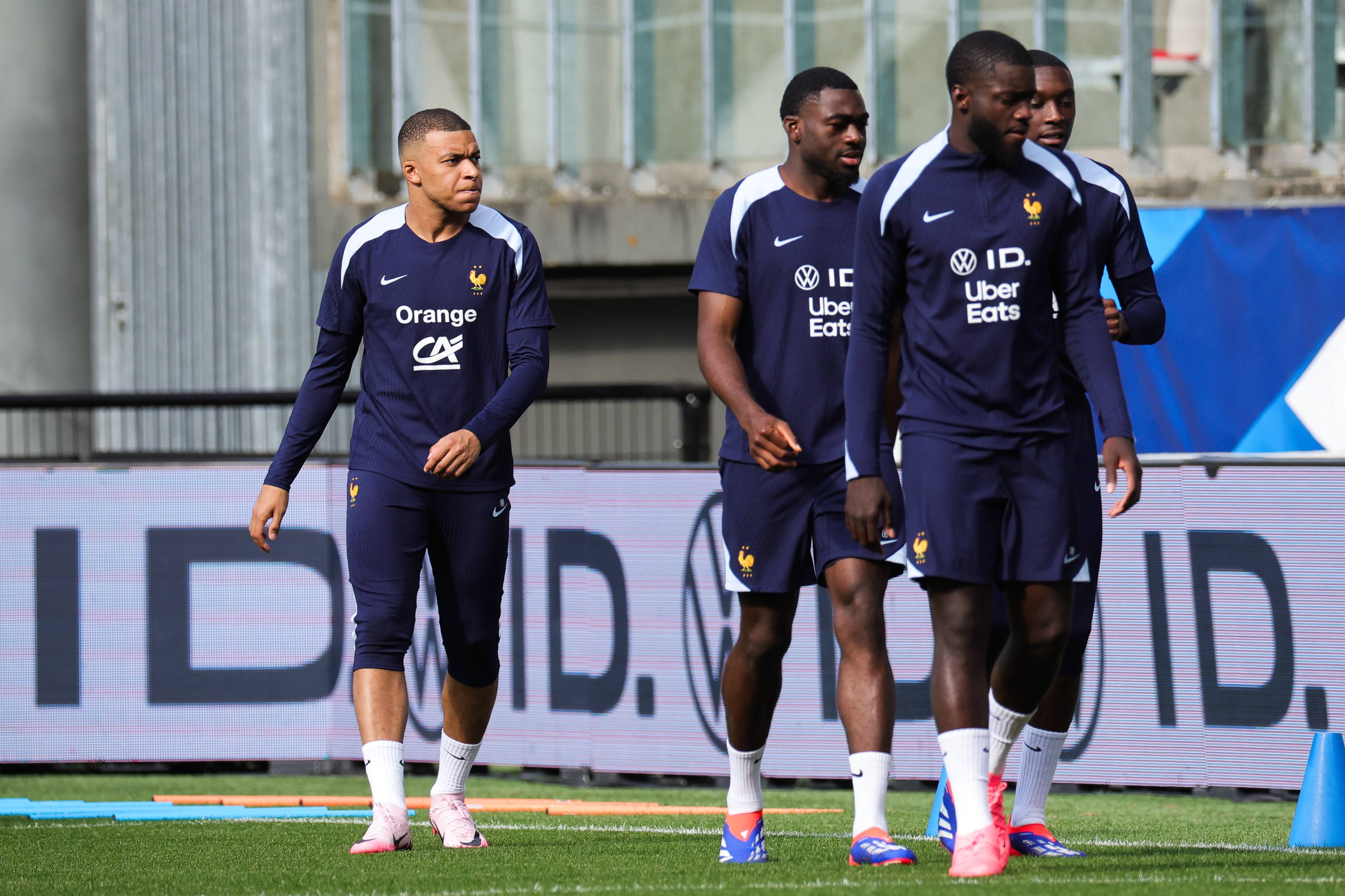 法国足球领先,向前迈进下一轮比赛的简单介绍 法国足球领先,向前迈进下一轮比赛的简单介绍