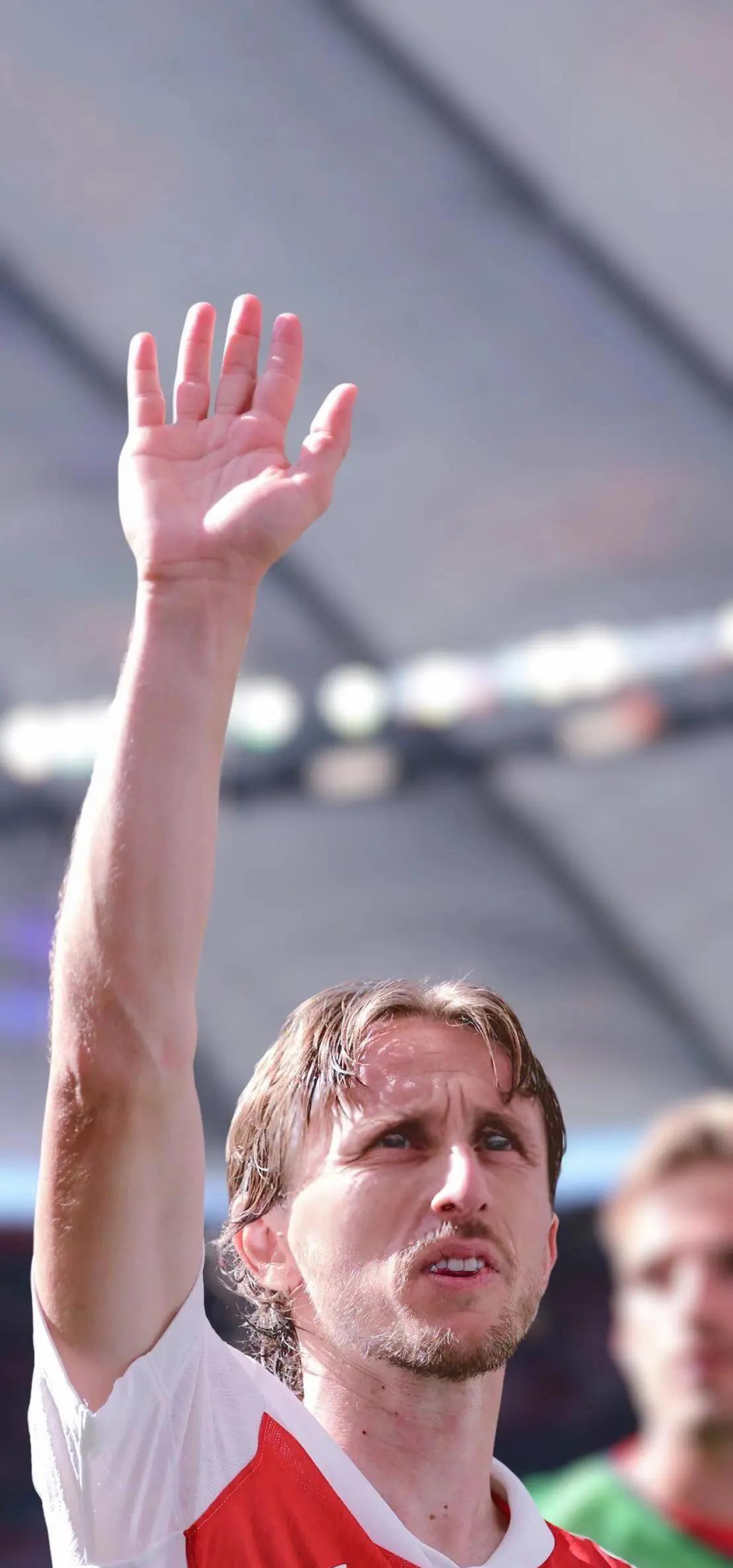 关于克罗地亚表现不佳，小组出线之路曲折的信息