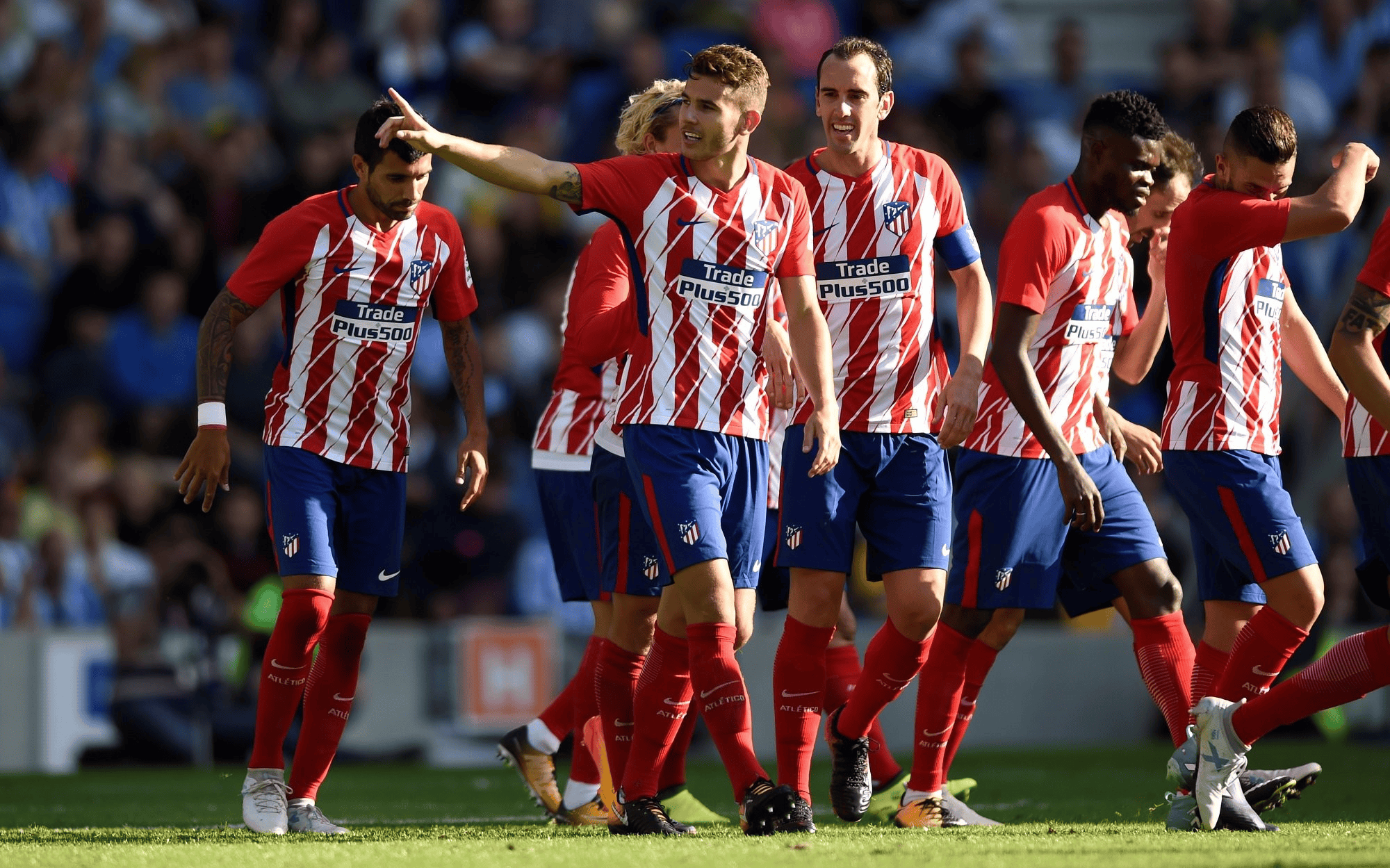 巴西名宿抵达法国，与巴黎圣日耳曼展开深度交流