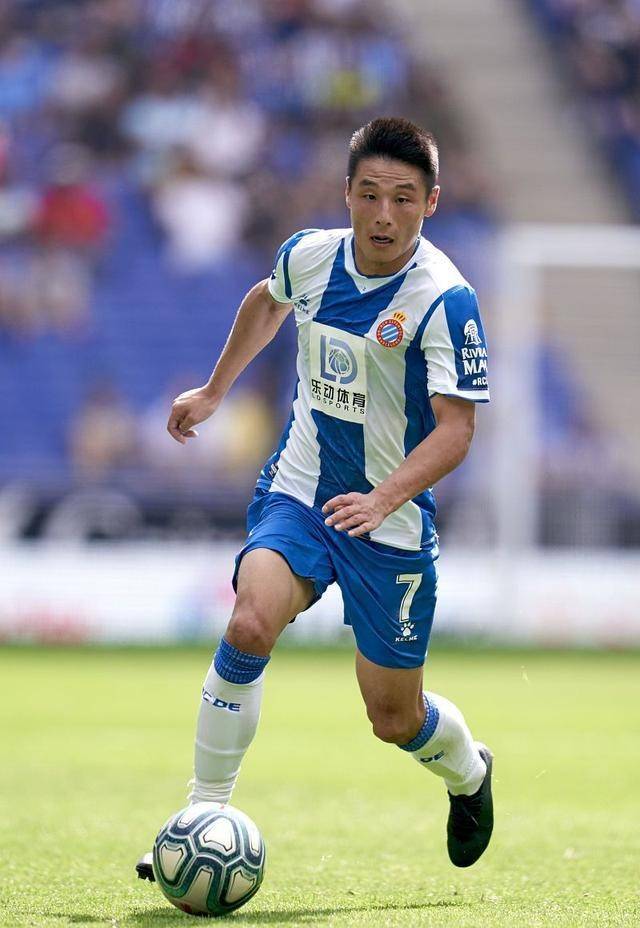 埃瓦尔球员努力奋斗，取得惊人比分胜利