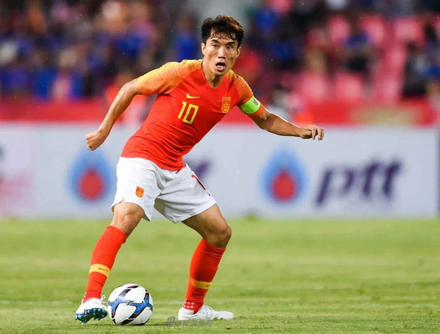 足球明星球员在国内联赛中展现出色发挥 足球明星球员在国内联赛中展现出色发挥