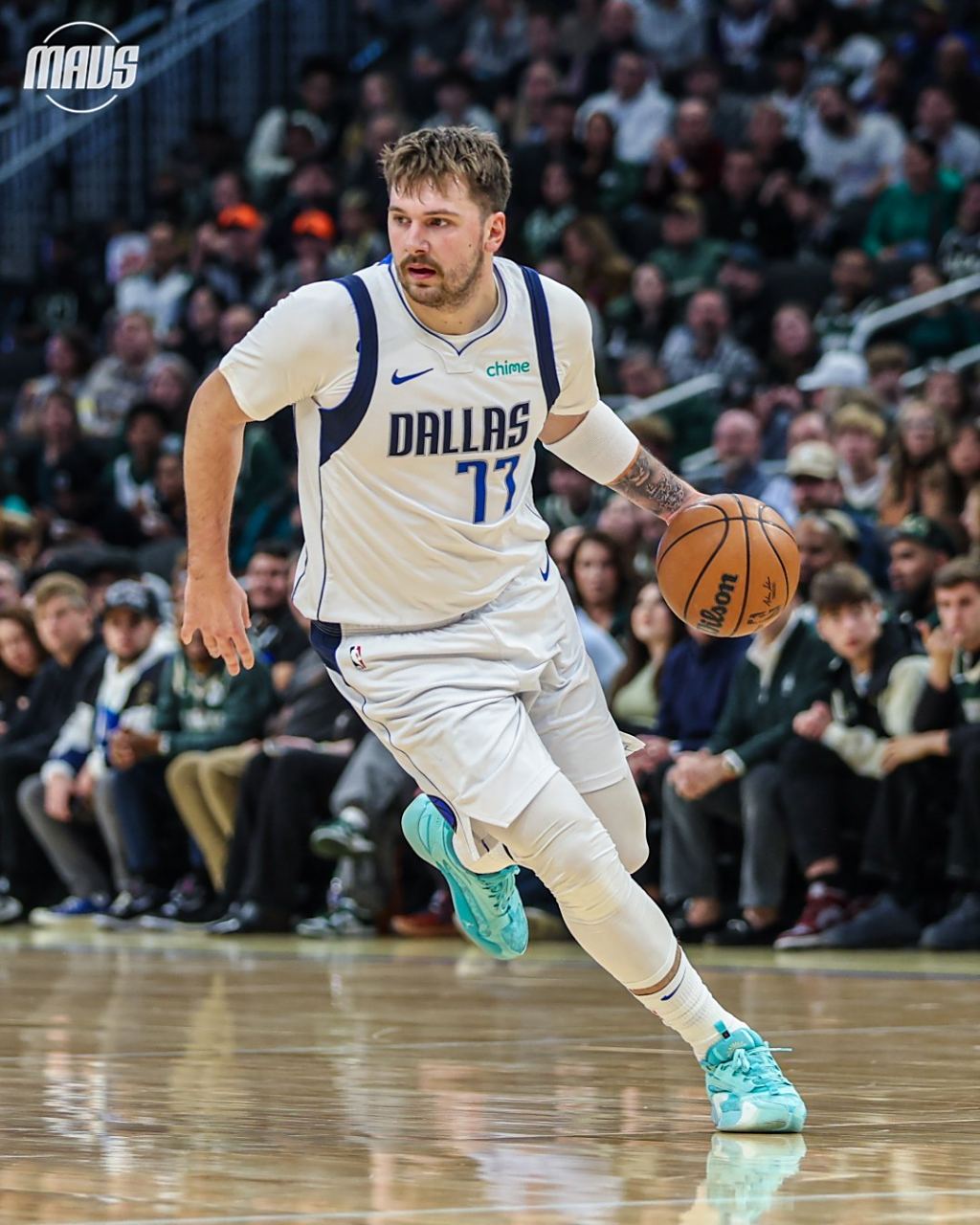 雄鹿击败独行侠，取得九连胜