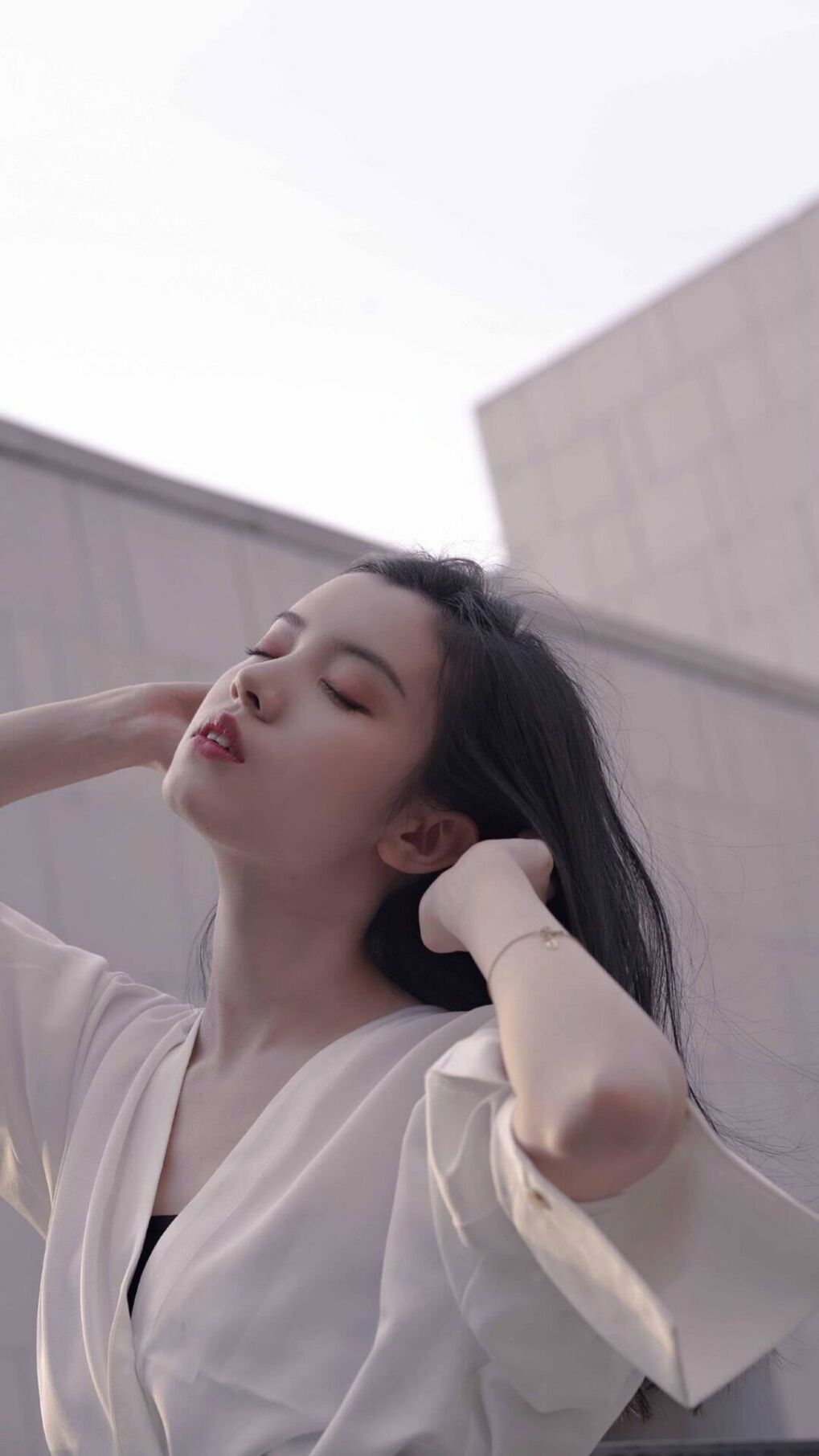 奥亚尔萨瓦尔献冠军级演出，里昂惊险力克阿尔及利亚劲旅