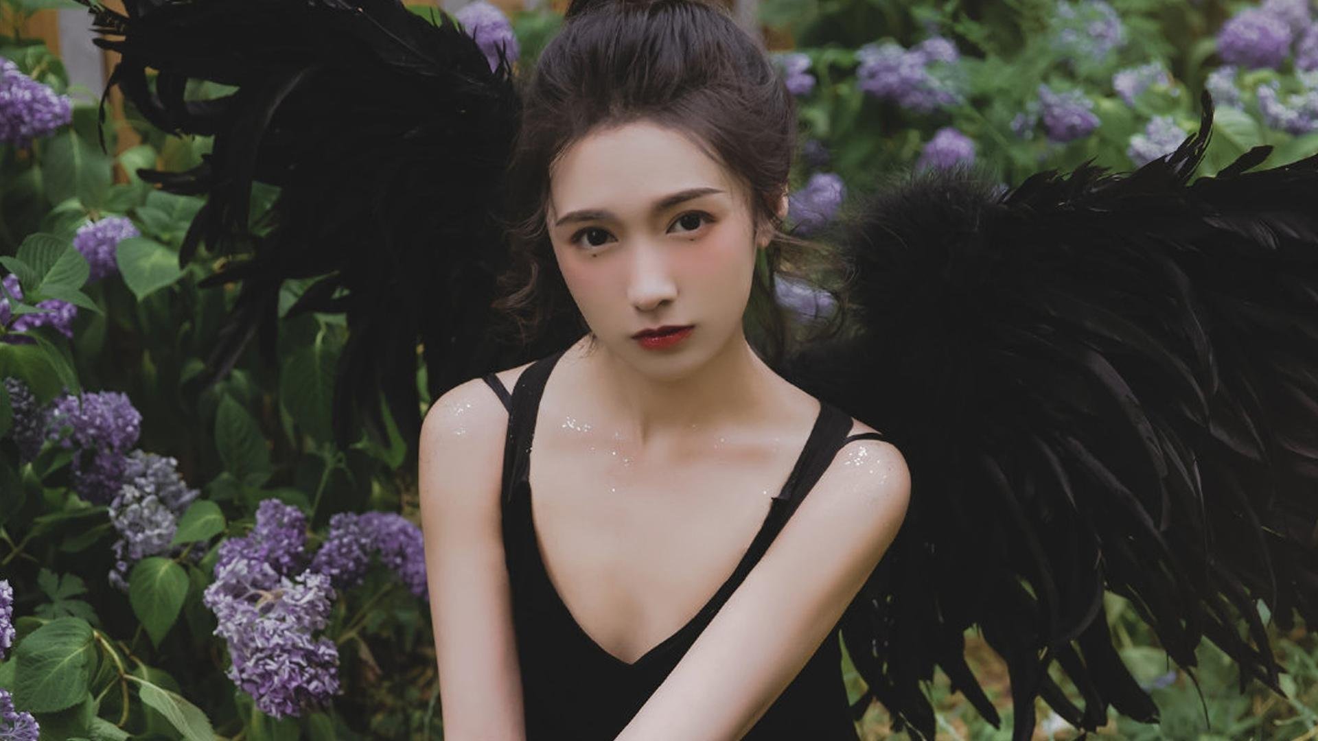 多特蒙德风暴席卷南美,战术牢笼窒息乌拉圭,特奥锋利尖刀持续撕开裂口