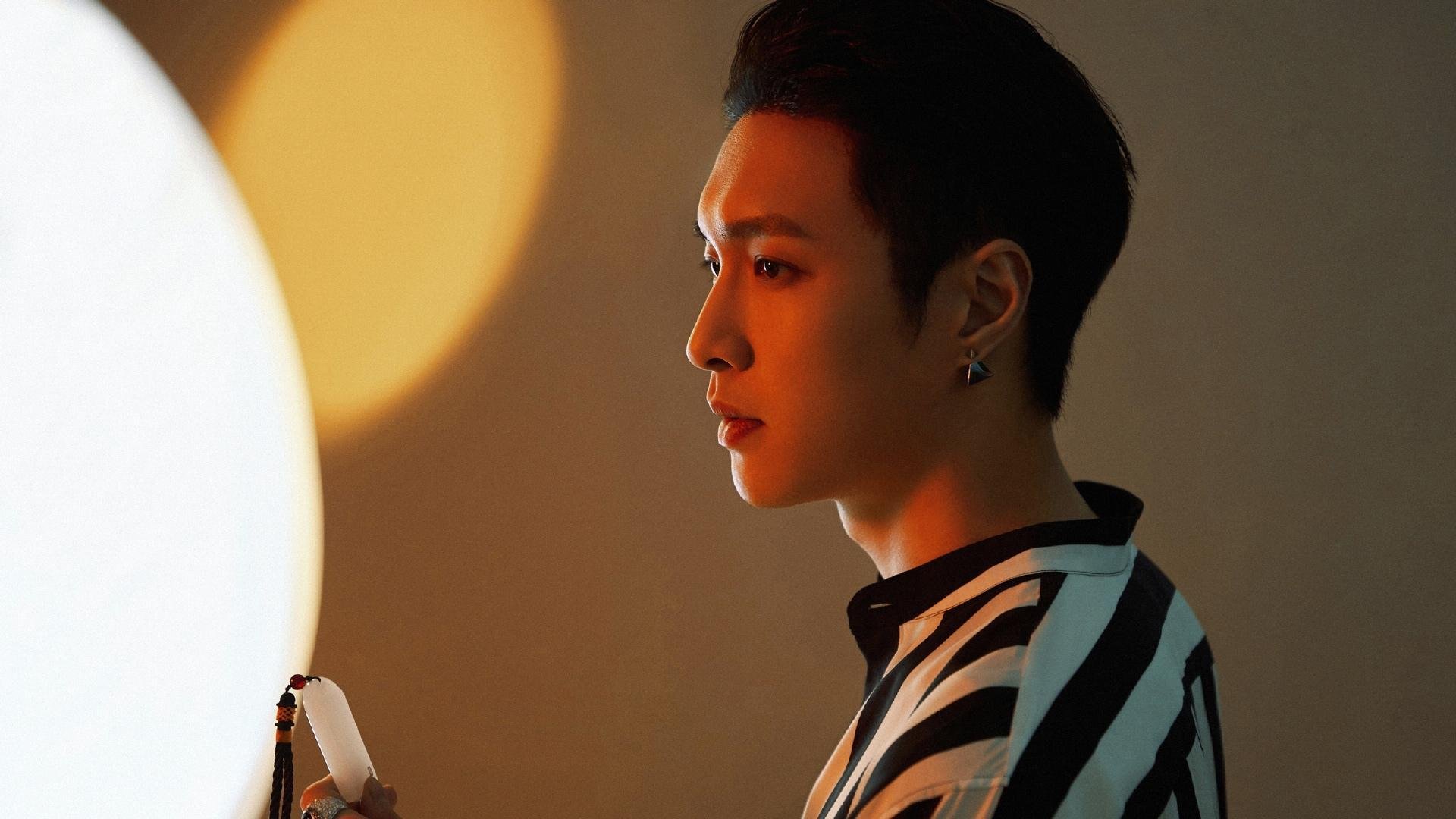 绿茵双面镜，国家德比的华光与生死战的尘烟