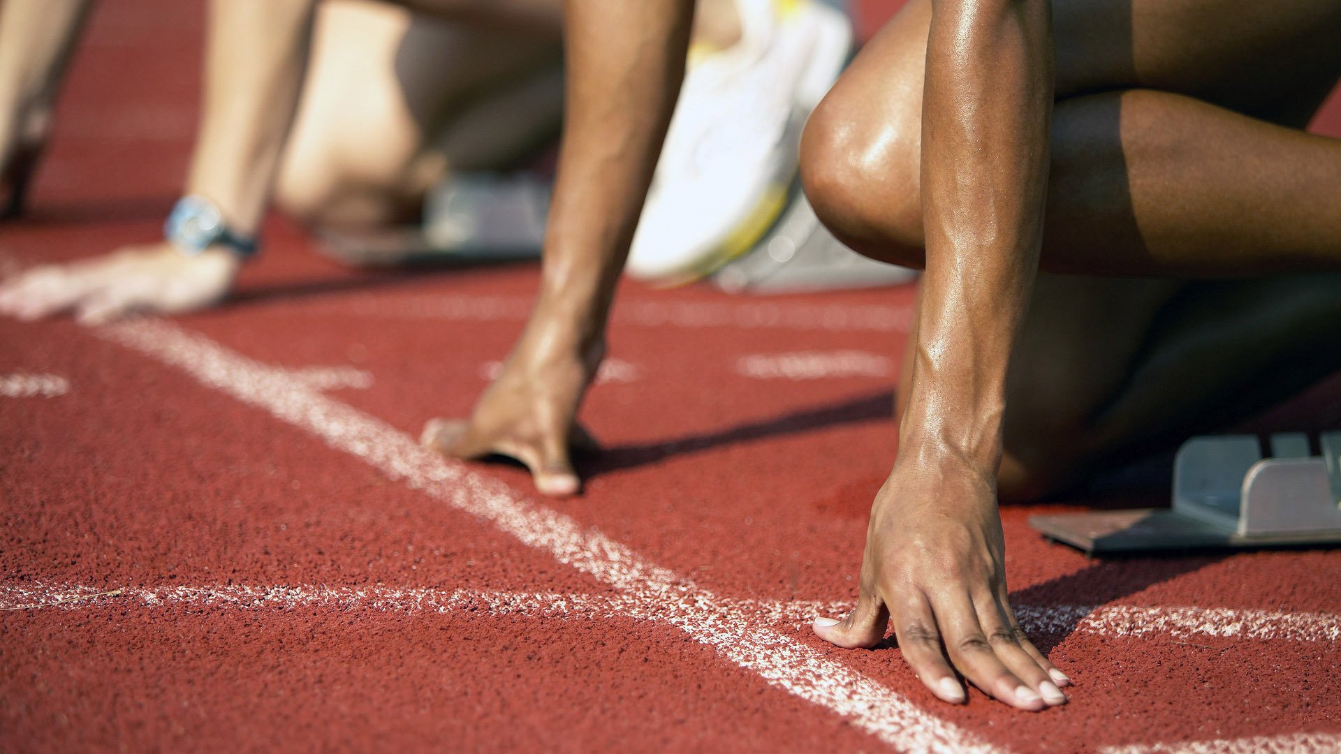 双城记，绿茵豪门与荒漠骄阳的战役交响